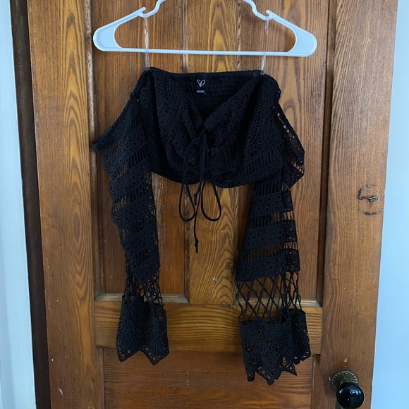 Windsor off the shoulder black long sleeve crop top, size small - Picture 2 of 2